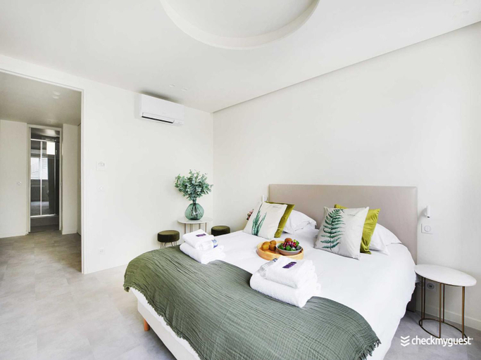 Bedroom, Elegant apartment - 2BR/6P - Faubourg-du-Roule, Paris