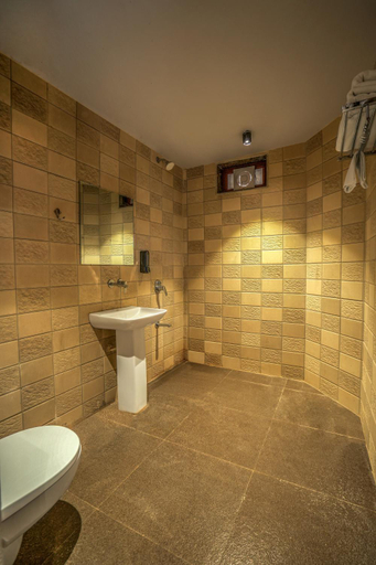 Bathroom 3, Palpur Fort A Kuno Wildlife Resort, Sheopur