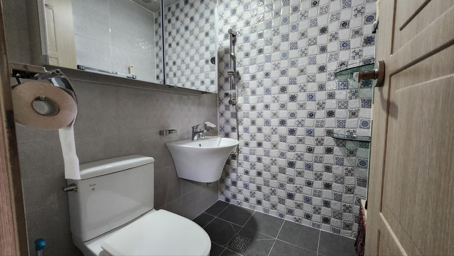 4, A Bridge House 1-C, Jung