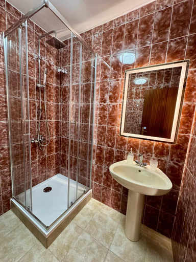 Bathroom 2, KABLAR'S SUNNY SUITES, Dubrovnik