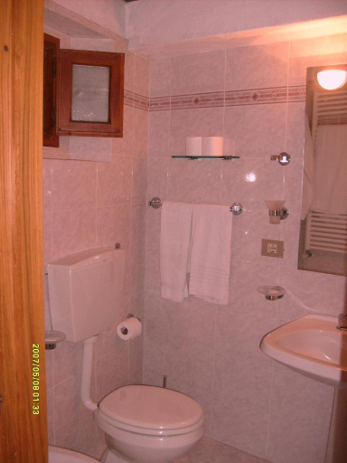 Bathroom 2, La Fattoressa, Florence