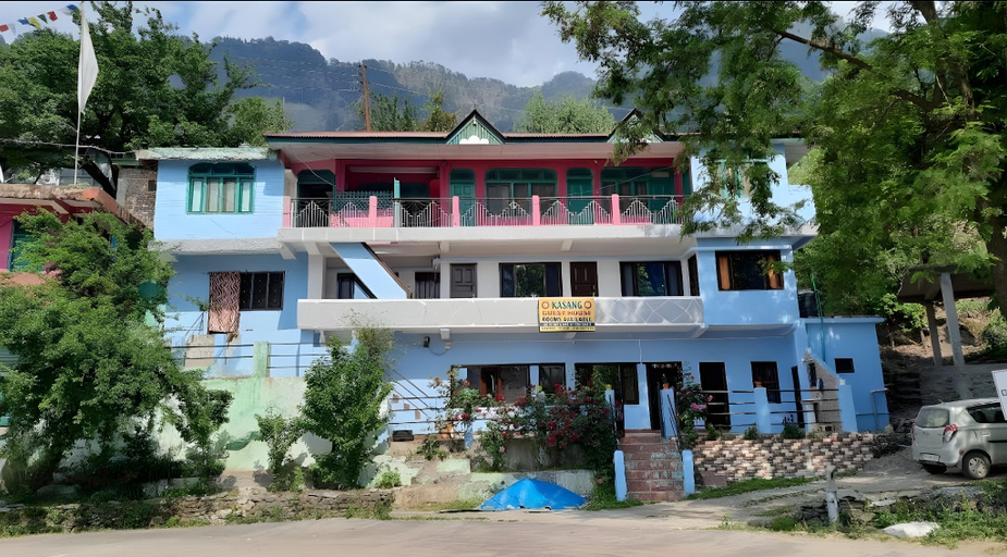 Exterior & Views