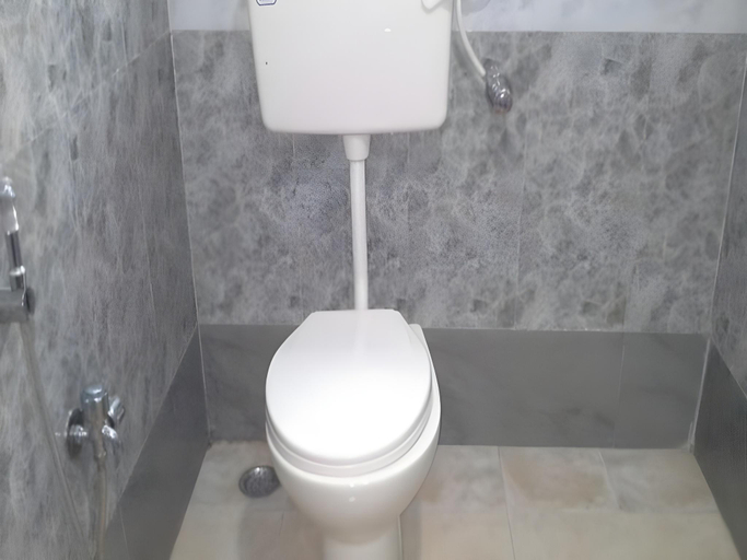 Bathroom 3, Hotel Galaxys Vaibhav, Palghar