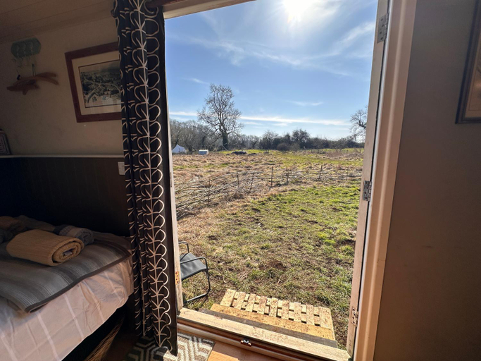 Bedroom 2, Buzzard Holt Hosting, Buckinghamshire