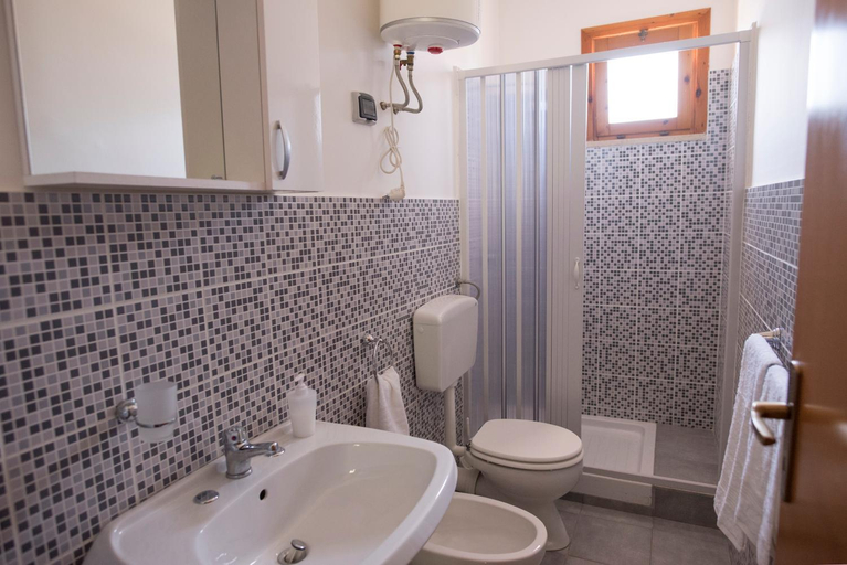 Bathroom 4, Sea Front Apartment 4 beds with balcony 250 meters from the beach, Agrigento