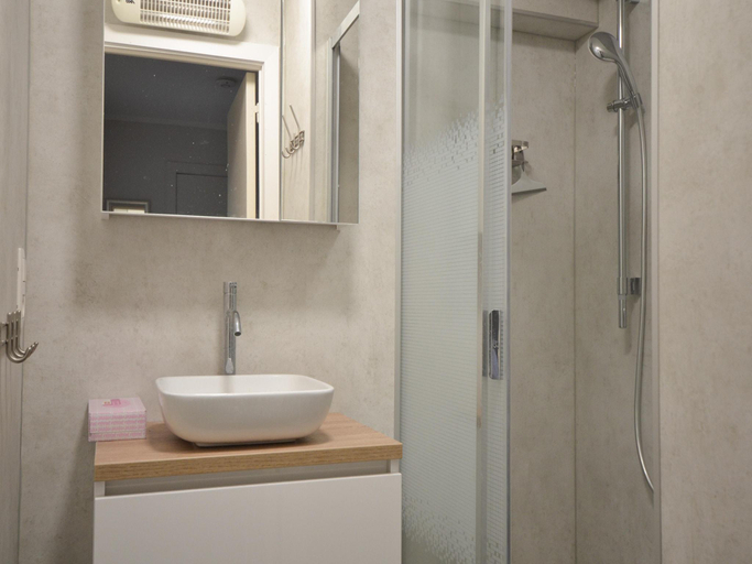Bathroom 3, Apartment in Oostduinkerke with Sea View, West-Vlaanderen
