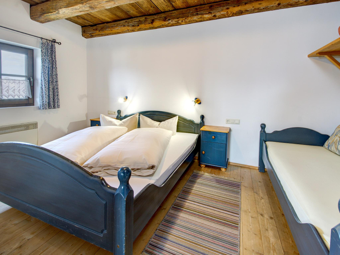 5, Chalet on Zettersfeld with Dolomite Views, Lienz