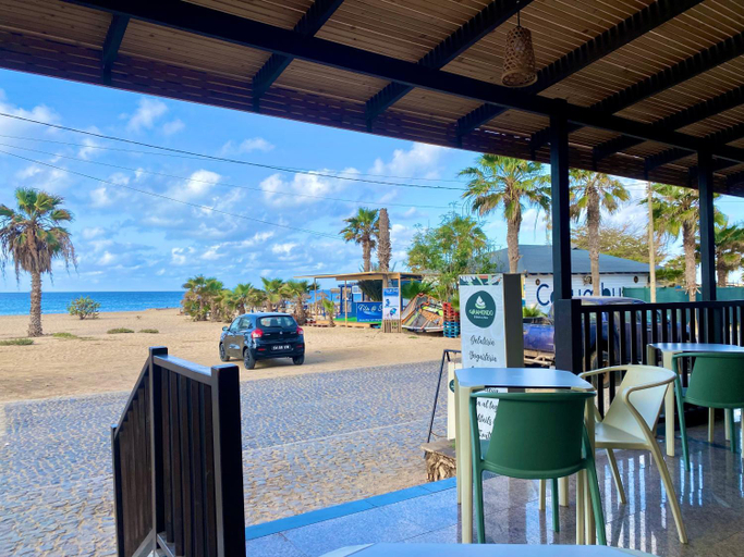 Food & Drinks, Leme Bedje Sea View - By Bobbywashere