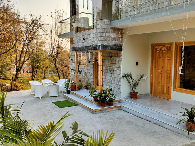 Exterior & Views