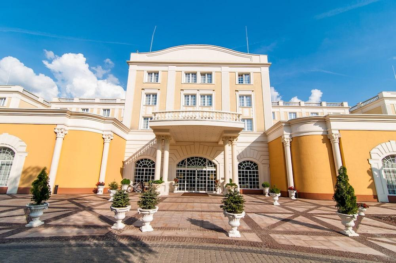 Others 5, Hotel Windsor, Legionowo