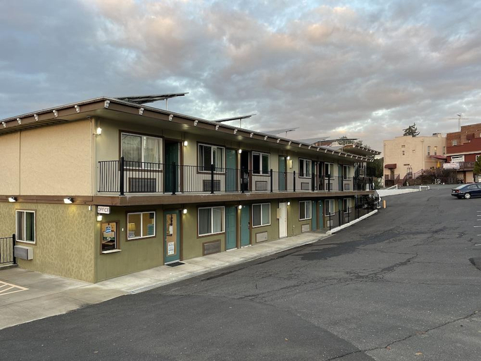 Exterior & Views 2, Sierra Inn, Calaveras