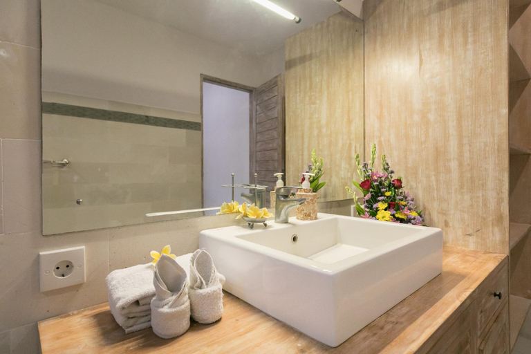 Bathroom 4, Villa Briana Seminyak Close to Restaurant & Beach, Badung