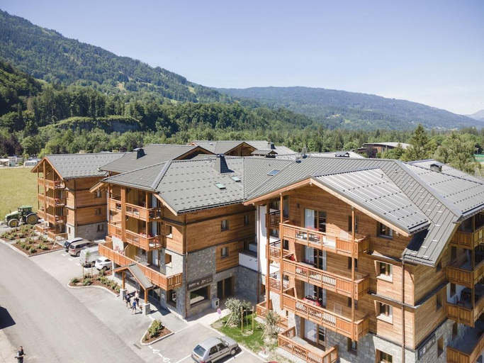 Exterior & Views