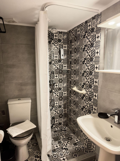 Bathroom 2, Ten Number Suites, East Macedonia and Thrace