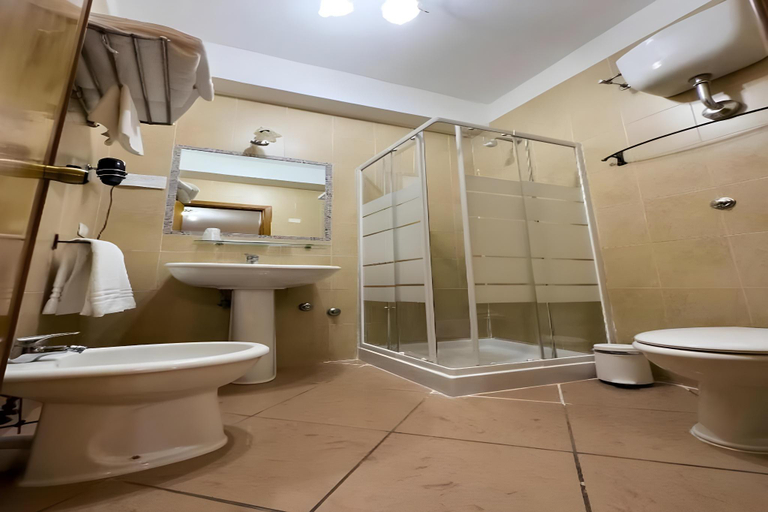 Bathroom 4, Hotel Martini, Napoli