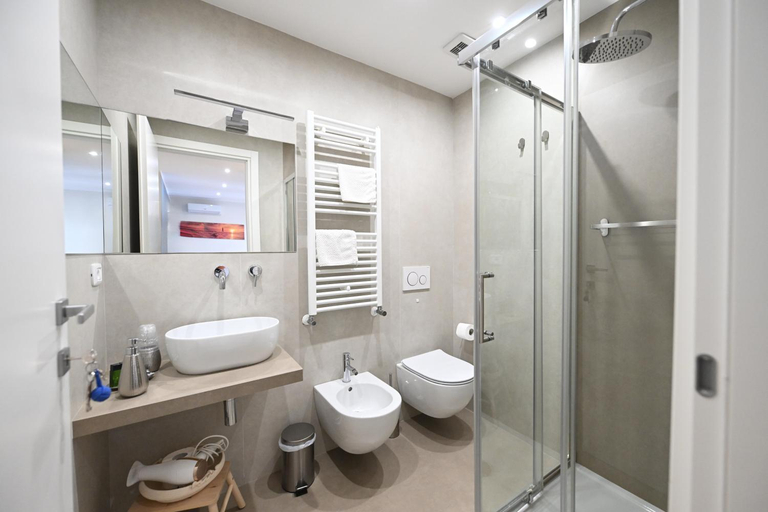 Bathroom 3, Barimare, Bari
