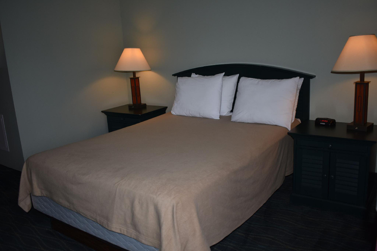 Bedroom 2, Casino Motel, Monroe
