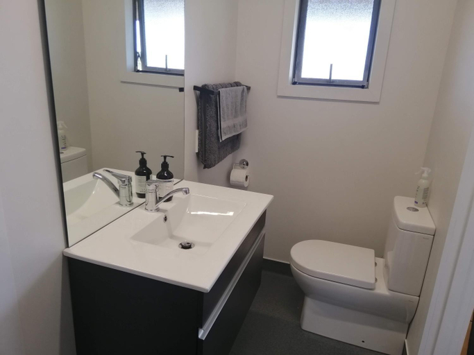 Bathroom 3, Scenic Waterways Retreat, Westland