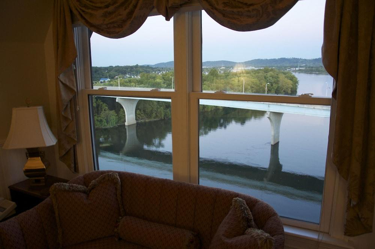 Others 4, Bluff View Inn, Hamilton