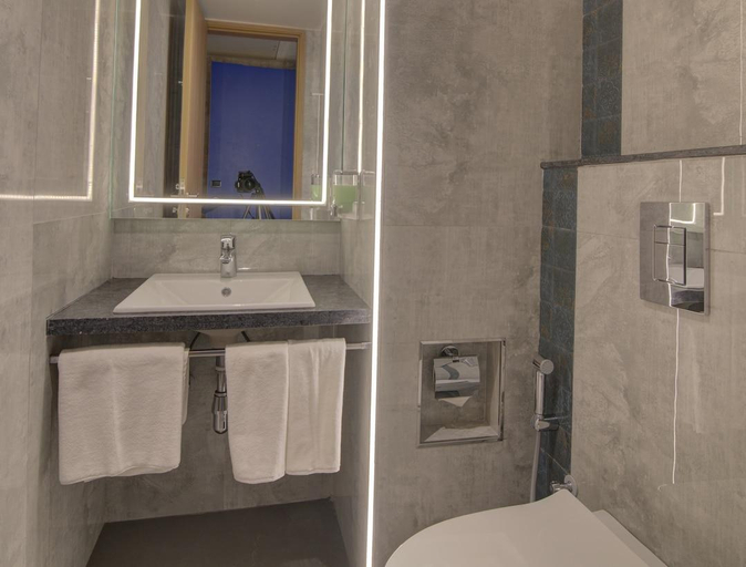 Bathroom 4, 7 Apple Hotel Nashik, Nashik