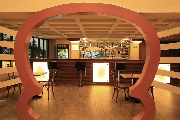 Food & Drinks 5, Lotos Inn and Suites, Westlands