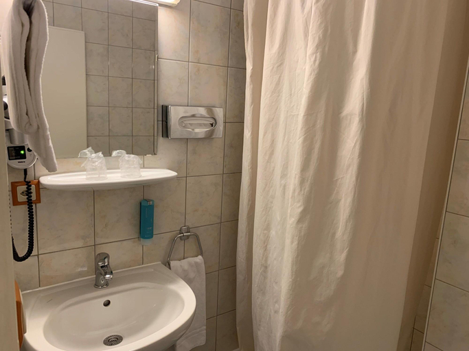 Bathroom 4, Admiral Hotel, Genève