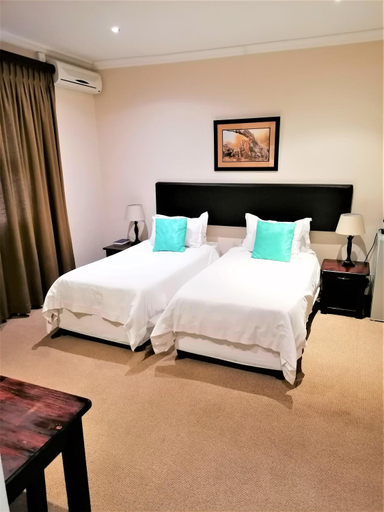 Bedroom 2, Kalahari Lodge Kimberley, Frances Baard