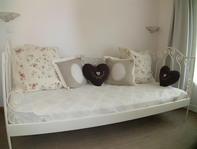 Bedroom, La Bastide du Moulin - Mont St Michel, Manche