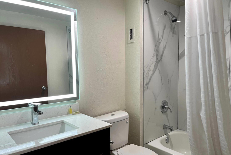 Bathroom 4, Baymont by Wyndham Cincinnati, Hamilton