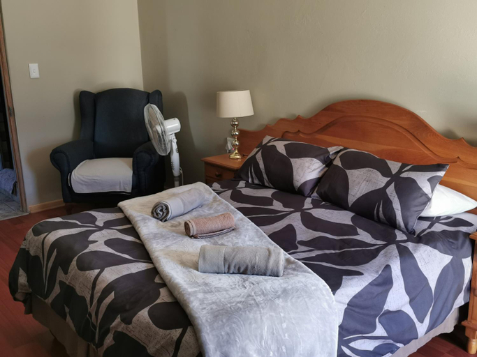 Others 3, Zonneblom Guest House, Chris Hani