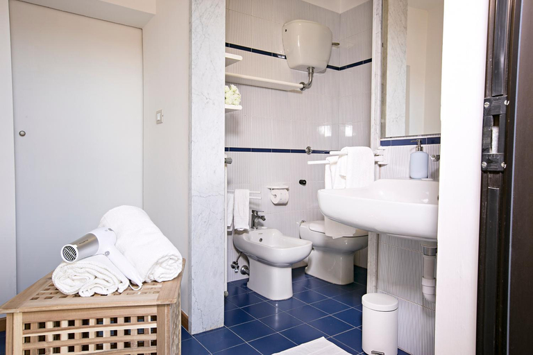 Bathroom 2, Dido, Teramo