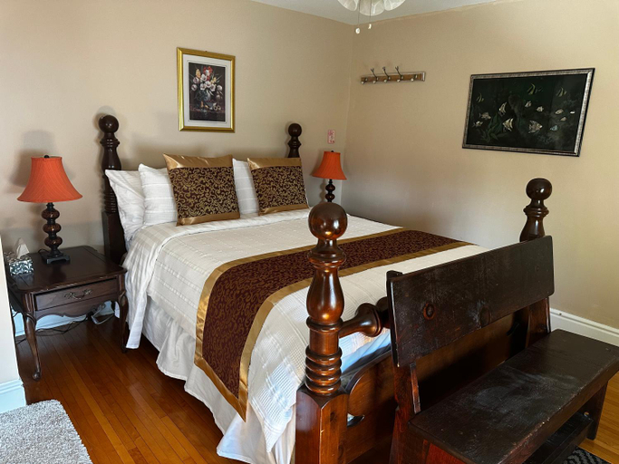 Bedroom 3, Blue Gables, Niagara
