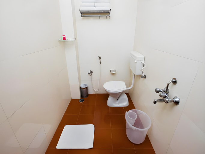 Bathroom, Aakash Inn Tiruvannamalai, Tiruvannamalai