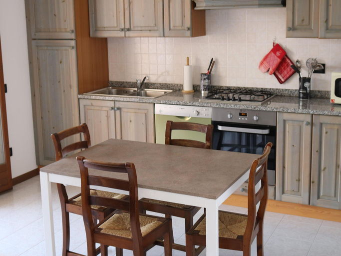 1, Apartment in Lazise with Lake View Balcony, Verona
