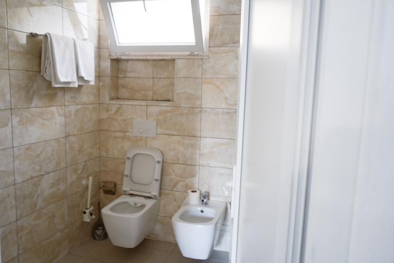 Bathroom 3, Dolanit Hotels Vila e Drurit, Durrësit