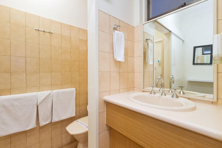 Bathroom 4, Sandhurst Motel, Frankston - East