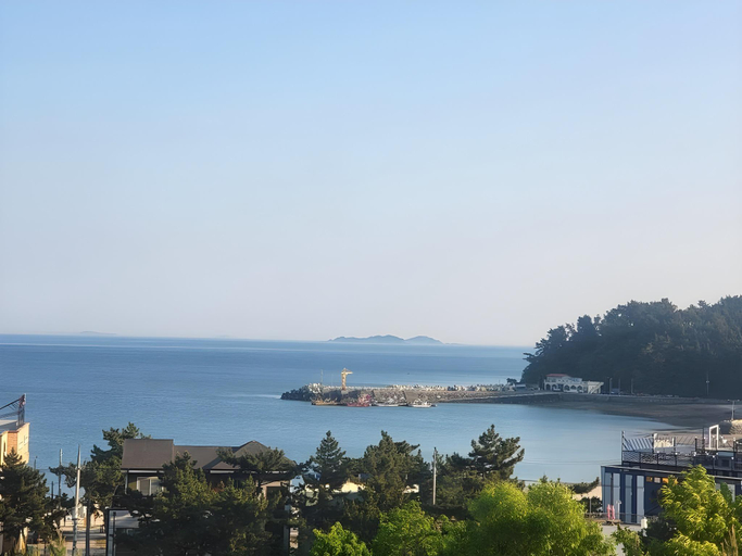Others 5, Taean Gana Pension, Taean