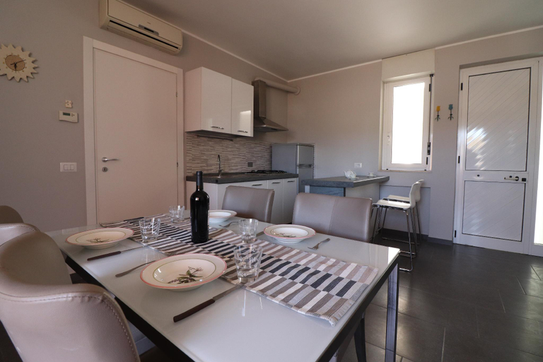 Others 5, Modern Holiday Apartment With Wi-fi, Air Conditioning And Balcony Pets Allowed, Lecce