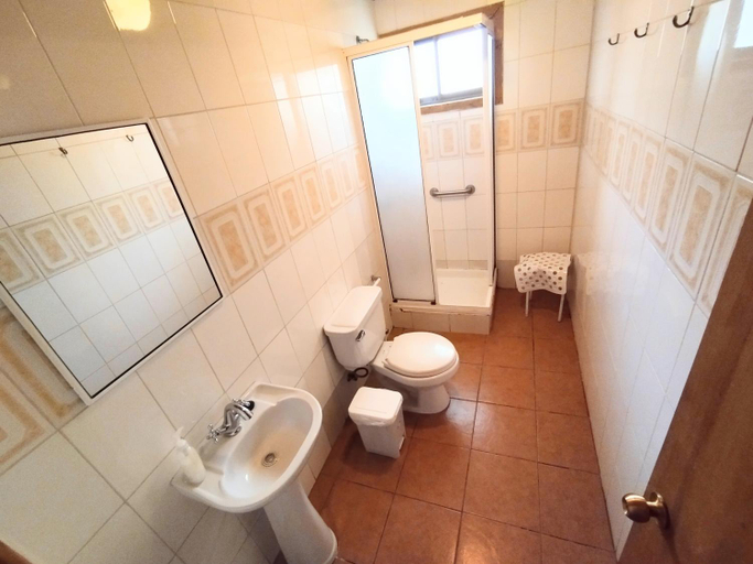 Bathroom, Centro Mariapolis Chile, Colchagua