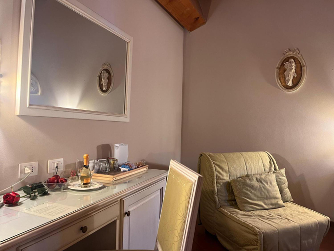 Others 5, RESORT LA MOLA, Verona
