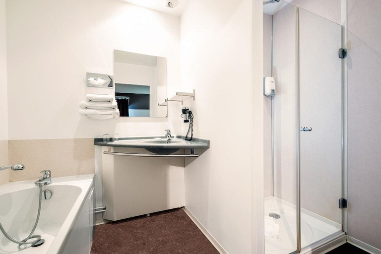 Bathroom 3, The Originals City, Hotel Acadine, Eure