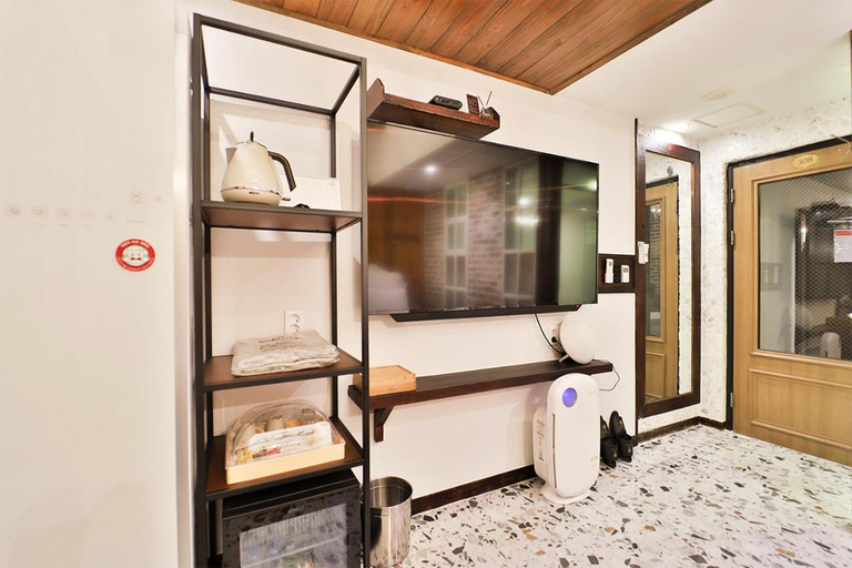 Bathroom 4, February Boutique Hotel Hwanggeum, Buk