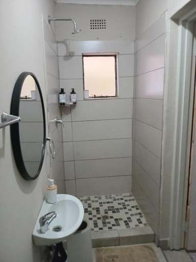 Bathroom 3, Kololo at 399 Guesthouse & Conference, Lejweleputswa