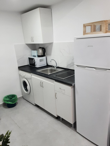Others 3, precioso apartamento moderno cerca del carrefour rosaleda, Málaga