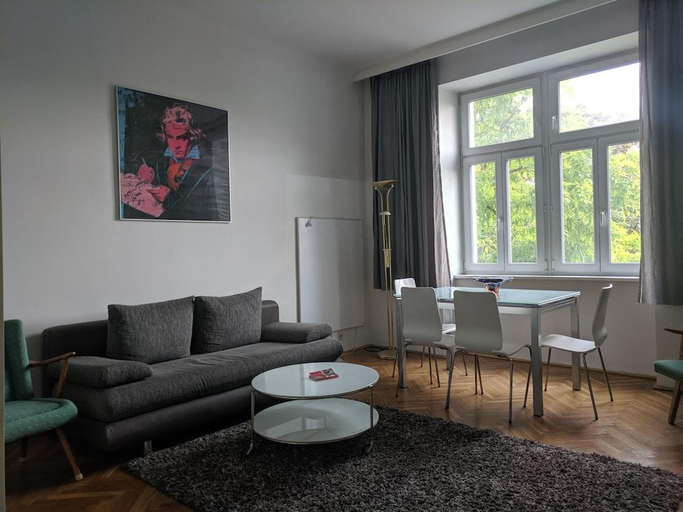 Others 5, Haus Max, Wien