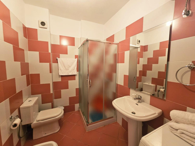 Bathroom 2, Sion Sarande Apartments, Sarandës