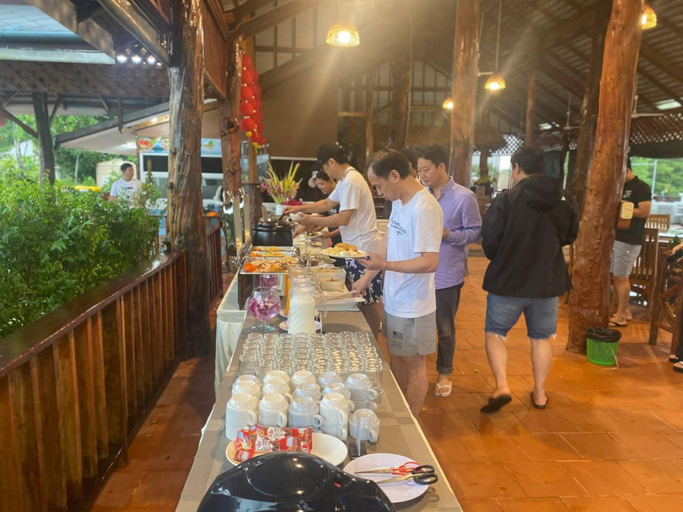 Food & Drinks 4, Nov Koh Kong Resort, Smach Mean Chey