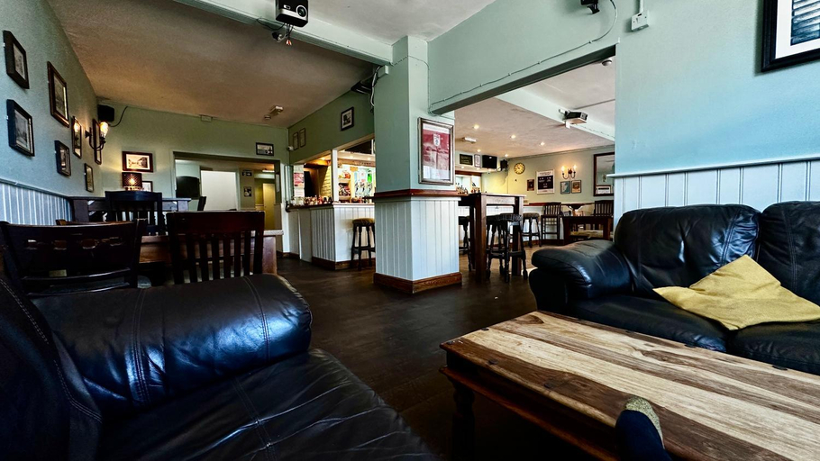 Others 5, London Inn, Devon
