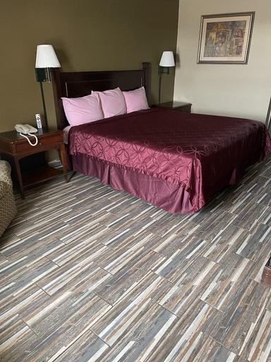Bedroom 2, Plaza Inn, Howard