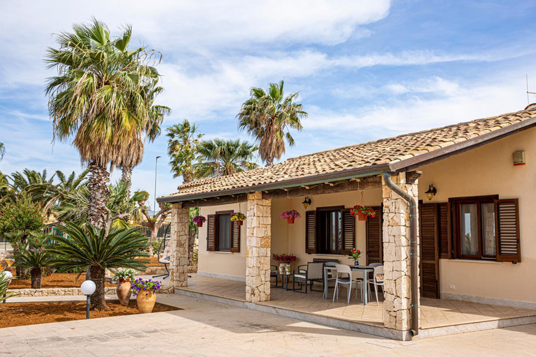 Others 5, Exclusive Palm House near the beach, Trapani